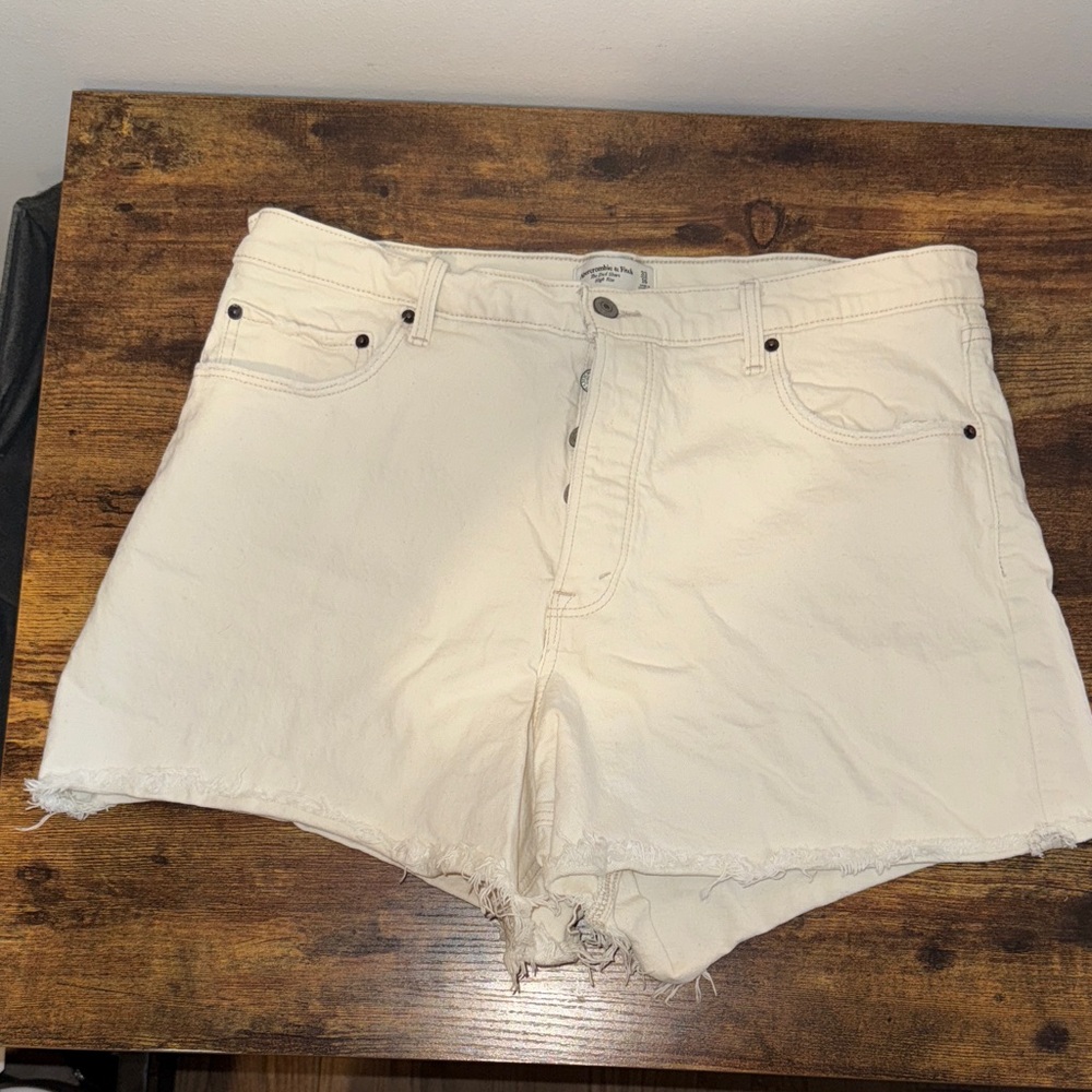 Abercrombie - The Dad Short (Women’s Size 33, US 16)